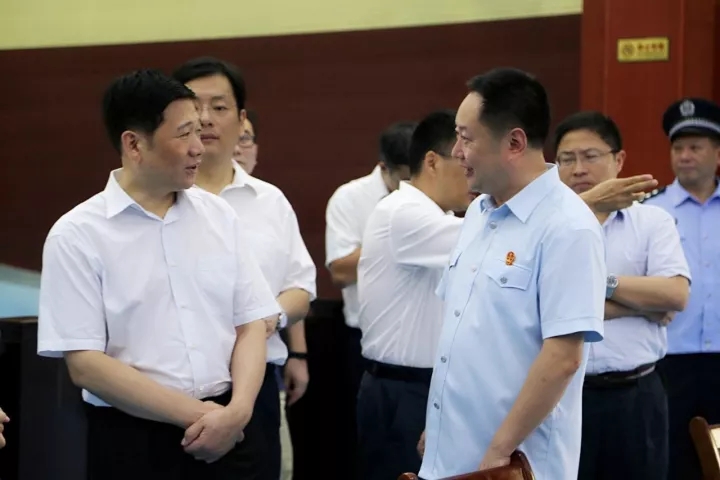 9月25日上午,湖北省委常委,政法委书记王祥喜来到咸安区人民法院调研.